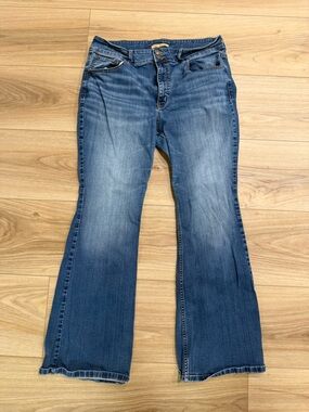 Shyanne - High Rise Bootcut jeans